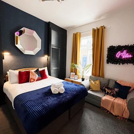A&A Luxury Stay Rosedale St - Chic, Modern, City Centre, Neon Decor Sunderland  Esterno foto