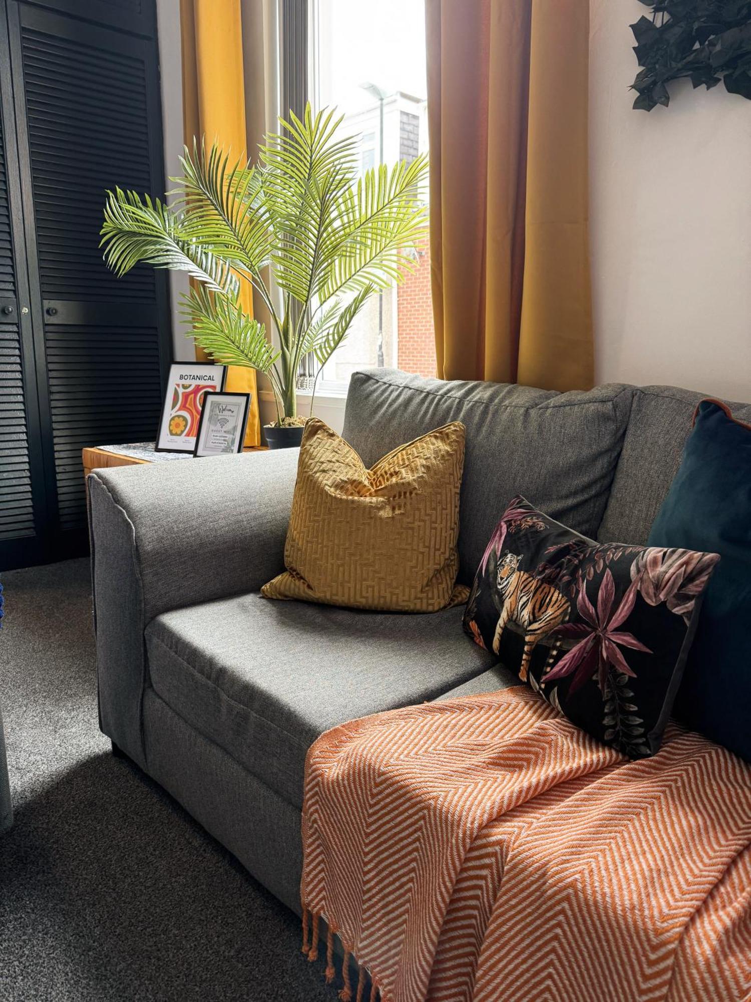 A&A Luxury Stay Rosedale St - Chic, Modern, City Centre, Neon Decor Sunderland  Esterno foto