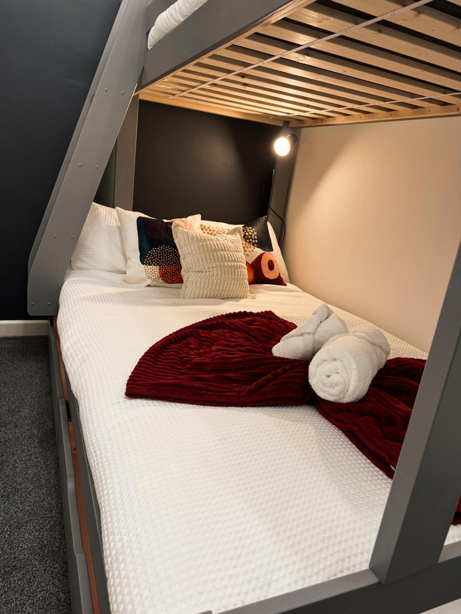 A&A Luxury Stay Rosedale St - Chic, Modern, City Centre, Neon Decor Sunderland  Esterno foto