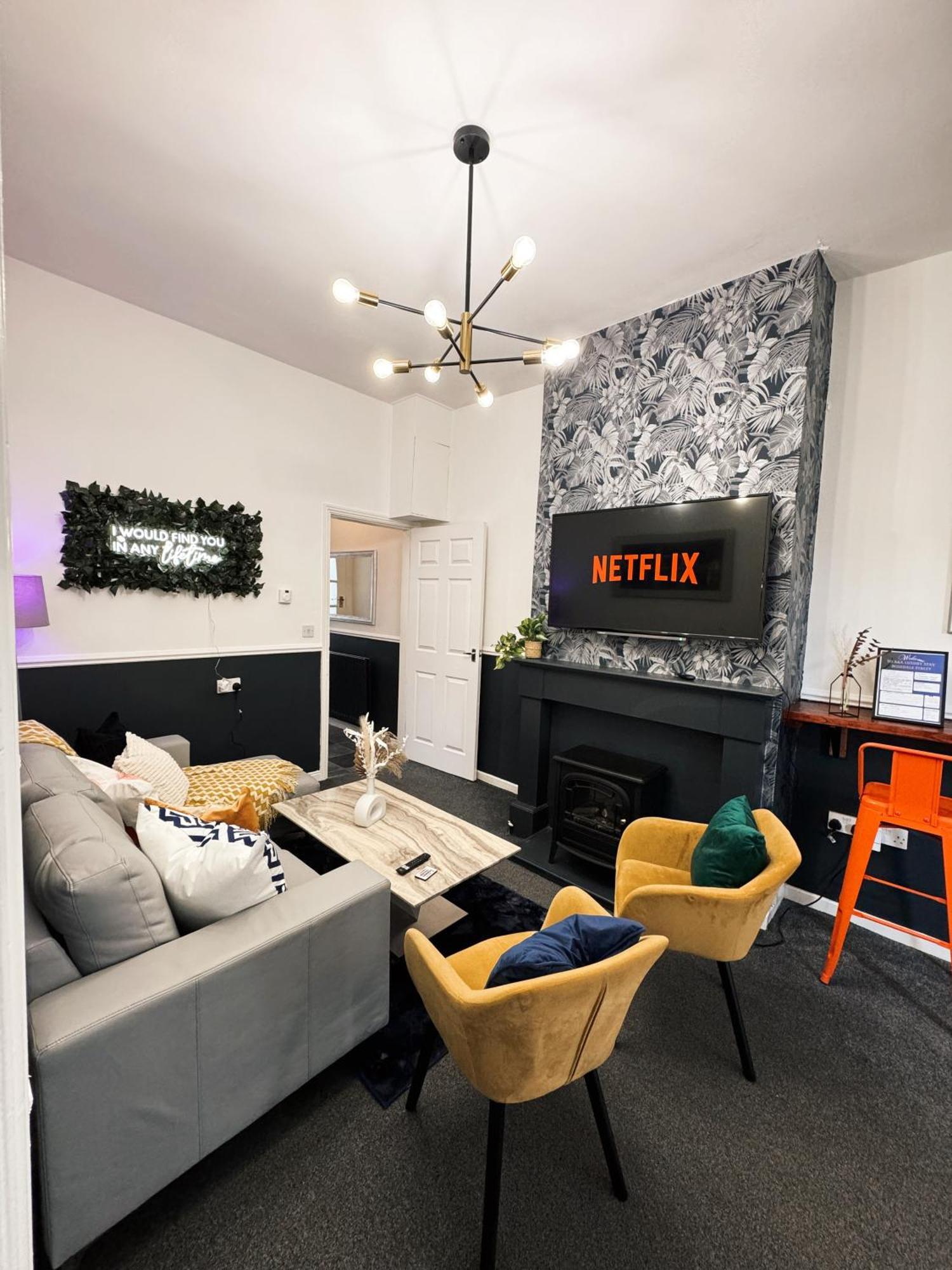 A&A Luxury Stay Rosedale St - Chic, Modern, City Centre, Neon Decor Sunderland  Esterno foto
