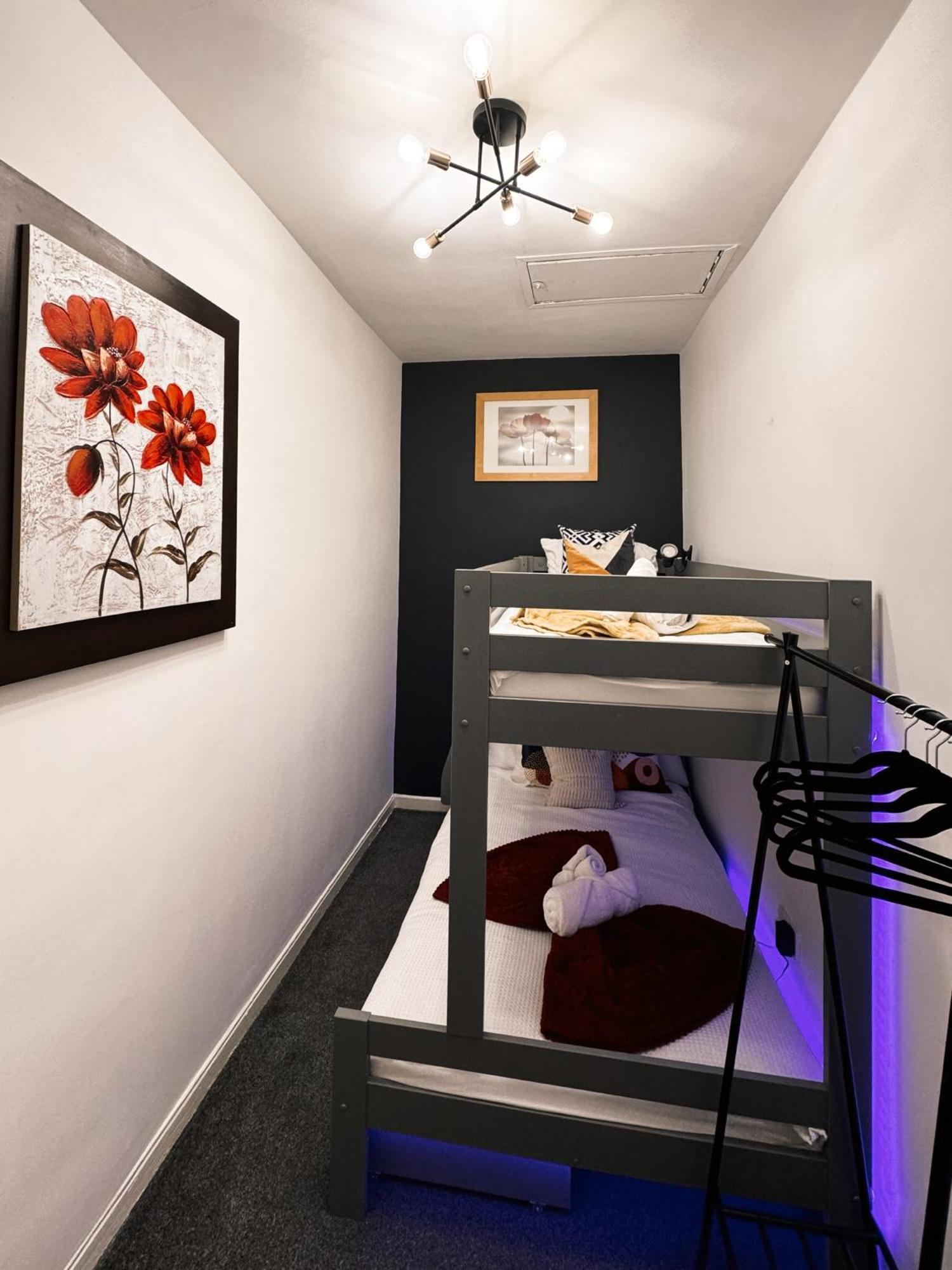 A&A Luxury Stay Rosedale St - Chic, Modern, City Centre, Neon Decor Sunderland  Esterno foto