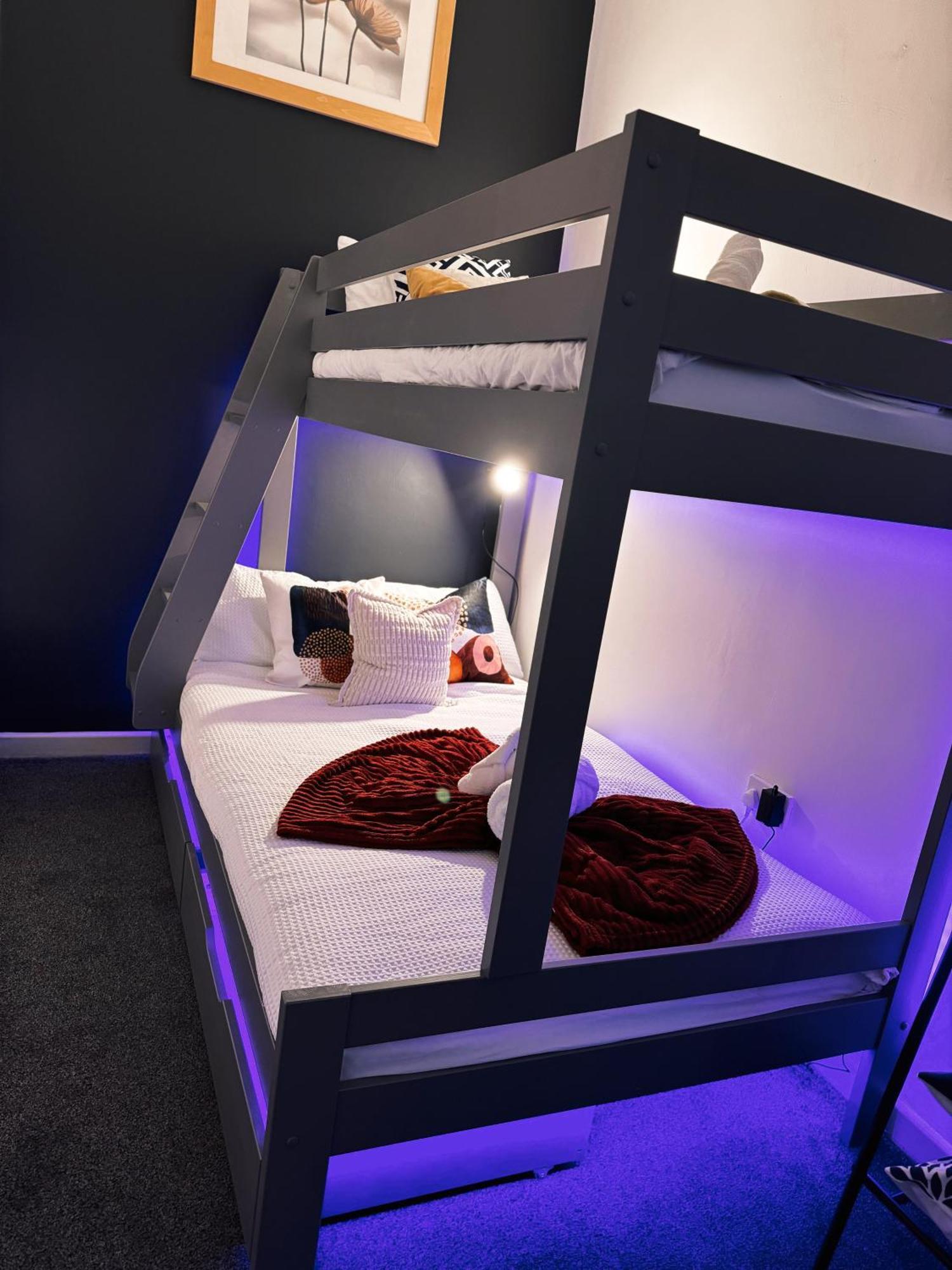 A&A Luxury Stay Rosedale St - Chic, Modern, City Centre, Neon Decor Sunderland  Esterno foto